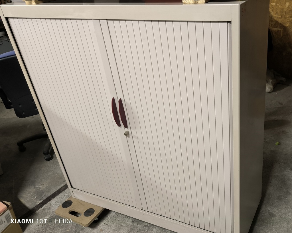 Armoire basse 418 à rideaux