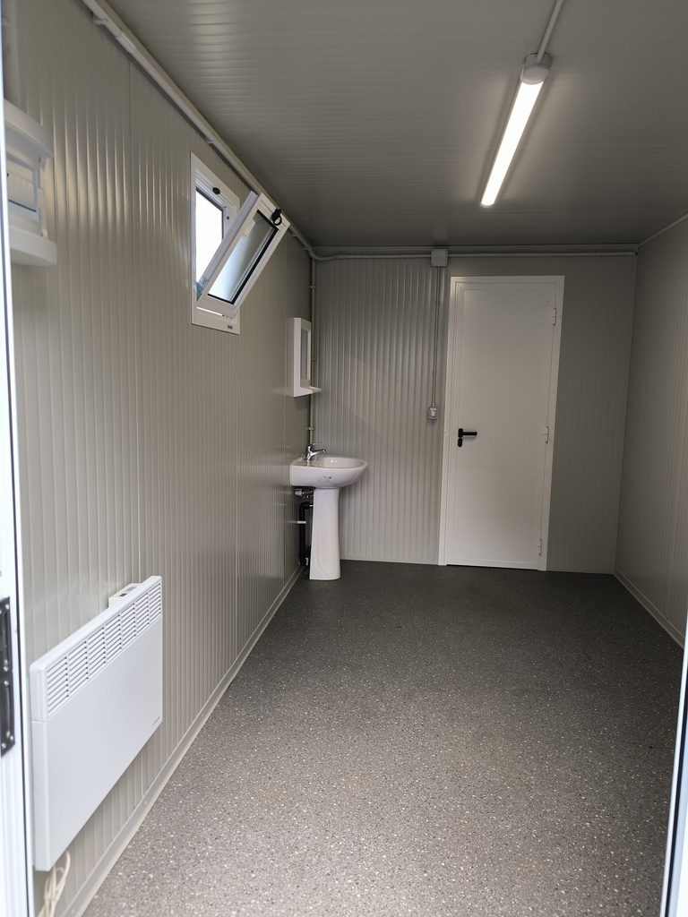 Bungalow sanitaire 6x2.5m 2022