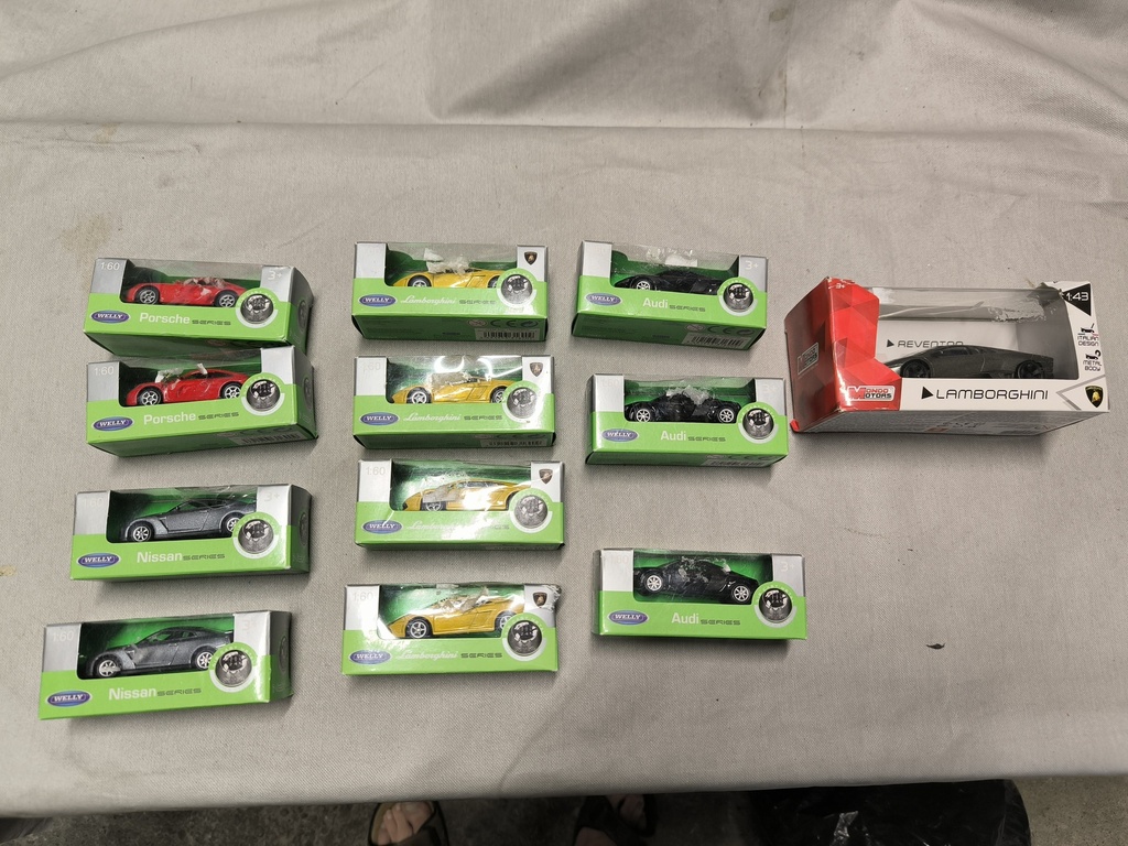 Lot de 5 voitures miniatures 1/60è