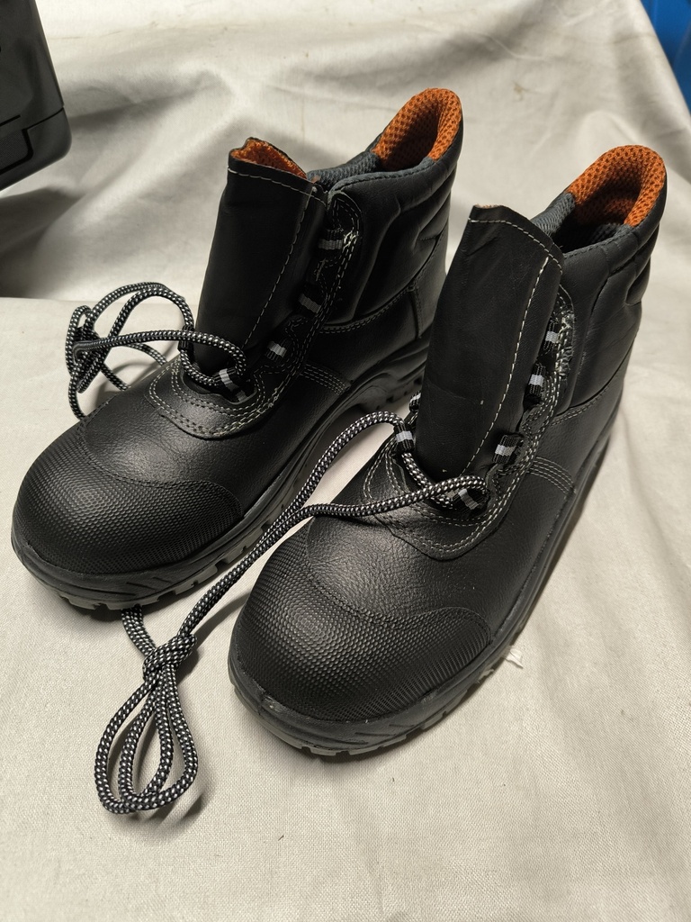 Chaussures de sécurité haute T43