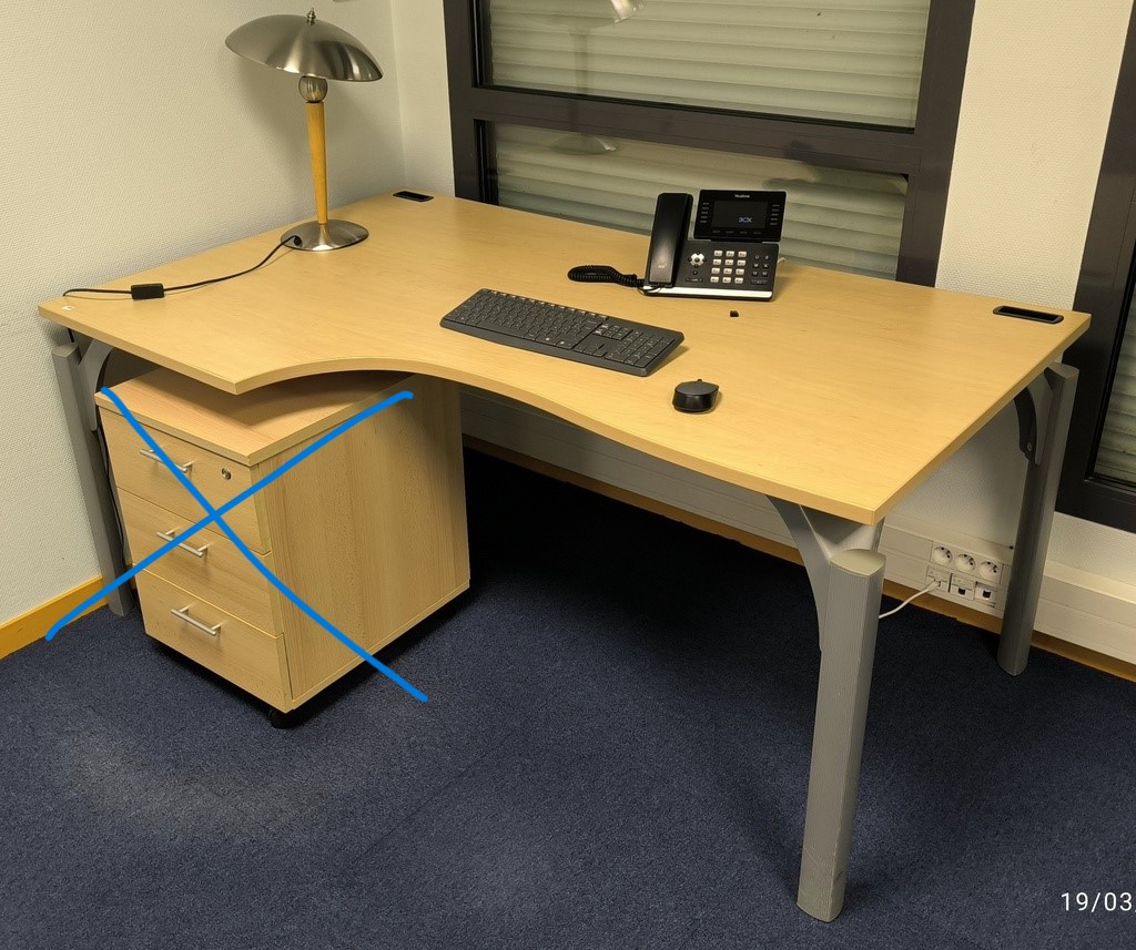 Bureau pieds métal n°66    1 élément